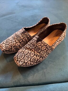 Toms Black & Cream Patterned Slip-On Loafers